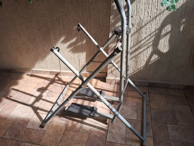 Aparelho para exercícios em casa.