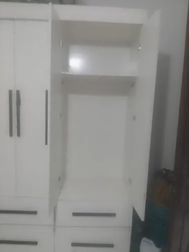 Guarda roupa usado seis portas.