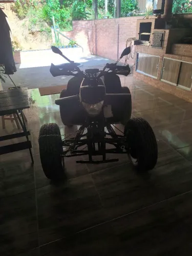 Quadriciclo 200 Cilindradas com engate de reboque 