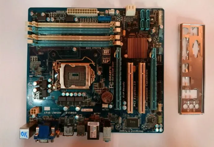 PLACA MÃE: GIGABYTE GA-B75-M D3H + ESPELHO - OFERTA RELÂMPAGO