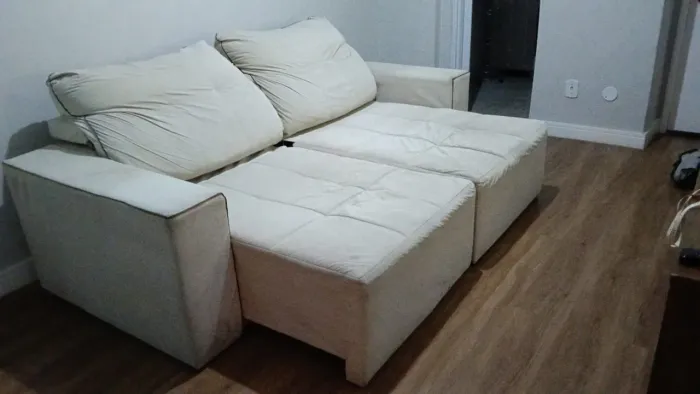 Sofa bege retrátil grande