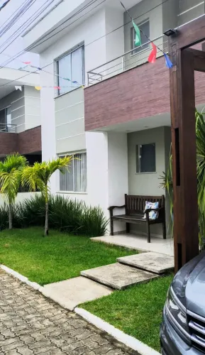 Casa dentro do Foz do Joanes em Buraquinho com piscina e 4/4