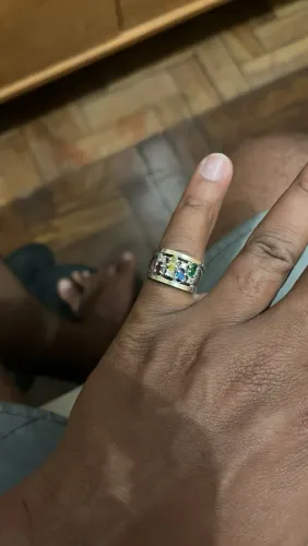 Anel de prata com gemas e detalhe em ouro