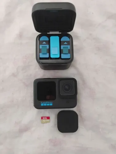 Gopro Hero 10 Black + Kit de acessórios + 3 baterias + carregador + SD 256GB