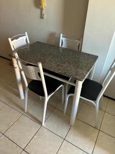 Mesa 4 Cadeiras