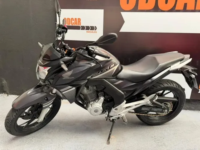 CB Twister F2022 excelente esta de conservacao, pneus novos, tudo em dia