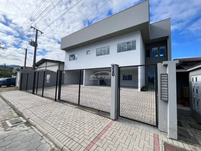 Excelente apartamento conjugado no bairro Margem Esquerda em Gaspar!