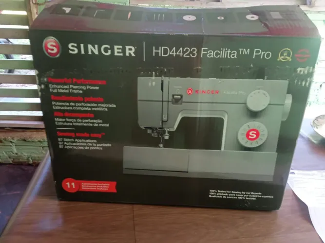 Vende_se máquina nova de costura