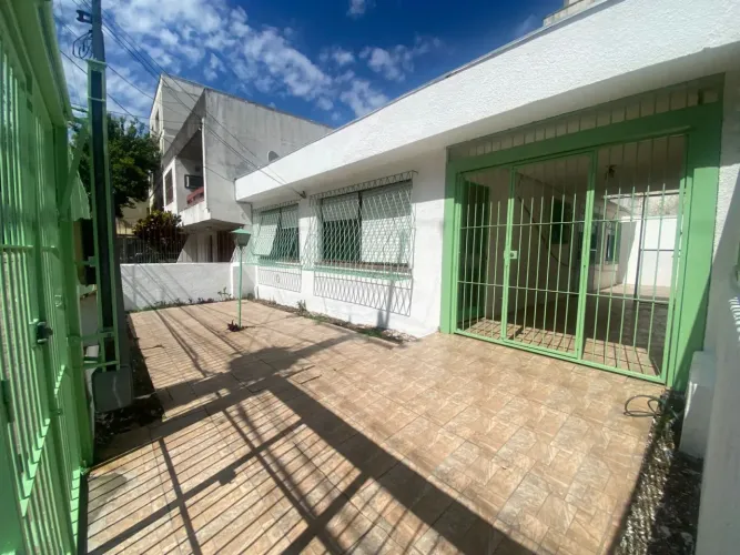 Casa com grande potencial para loja ponto comercial