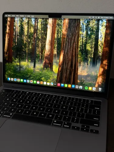 MacBook Air M2 13 polegadas 256GB Cinza + Magic Mouse 2 - Estado de Novo