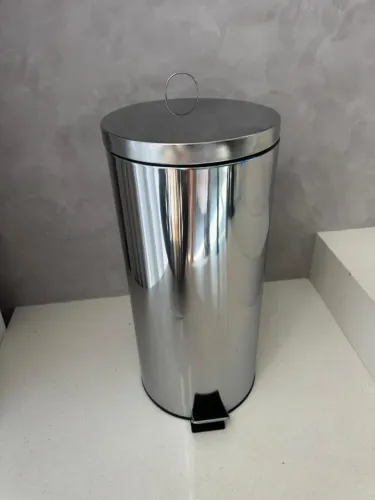 Lixeira 40 litros NOVA