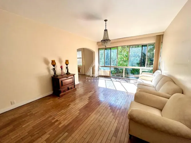 Apartamento 3 Quartos (1 Suíte) | 150m² | Sala de 65m² | 1 Vaga na Escritura | 1 Quadra da