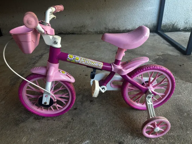 Duas bicicletas infantil