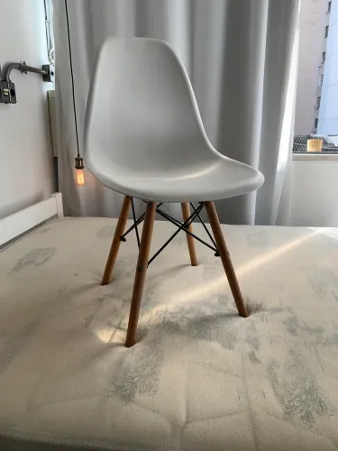 Cadeira Eames branca