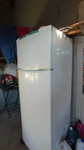 Geladeira branca consul