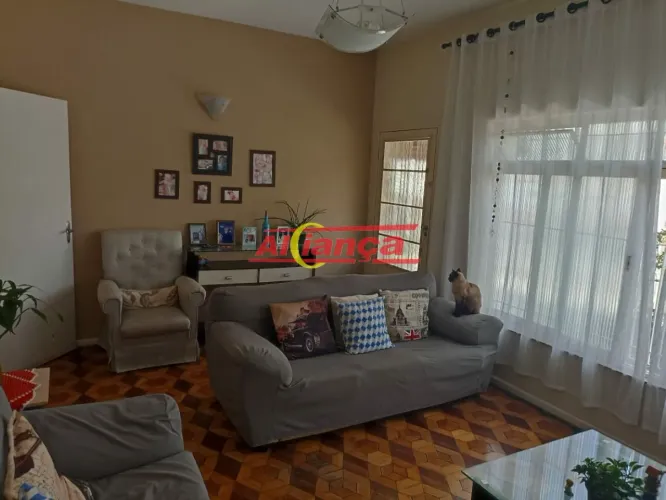 Casa térrea à venda com 160m², 3 quartos e 3 vagas - Jardim Vila Galvão / Guarulhos