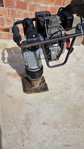Vendo compactor de solo sapo a diesel 