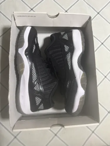TENIS AIR JORDAN 11 RETRO LOW IE