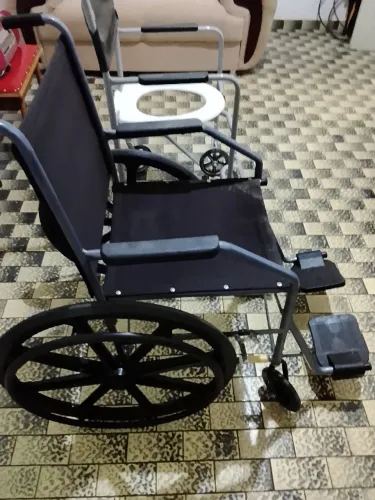 Cadeira de Roda e Cadeira de Banho Usadas