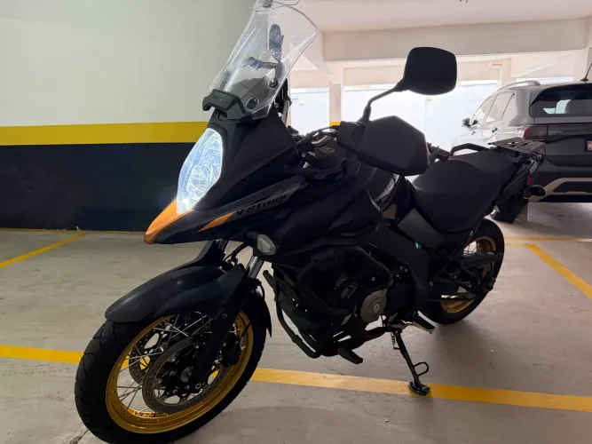 Suzuki VStrom 650 Preta 2025 14.000 km