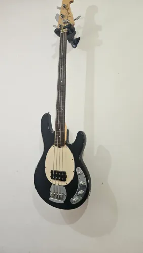 Contra baixo Tagima TBM4 4 cordas e Amplificador mackintec Demolidor 30.