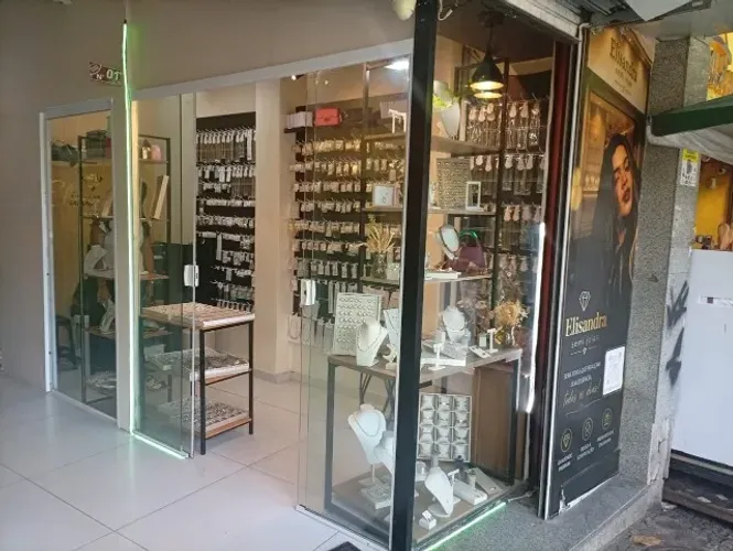 LOJA FRENTE RUA EM GALERIA TIJUCANA EM RUA MOVIMENTADA