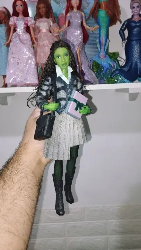 Boneca Elphaba shiz university Wicked completa