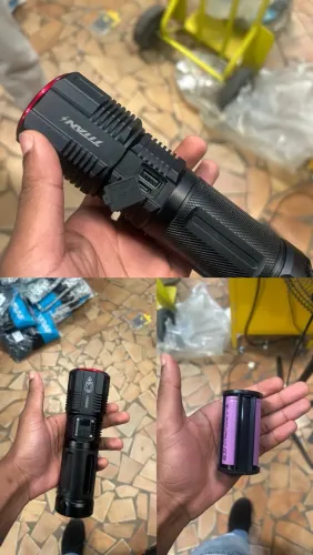Lanterna Tática Profissional TITAN - Alcance Extremo de até 2km (Com Bateria e Carregador)