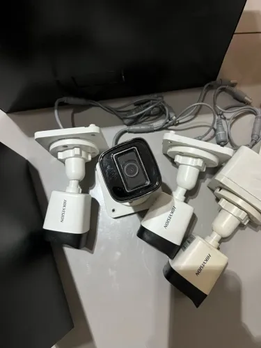 4 Câmera hikvision + DVR hillock + caixa protetores e saída com 8 canais