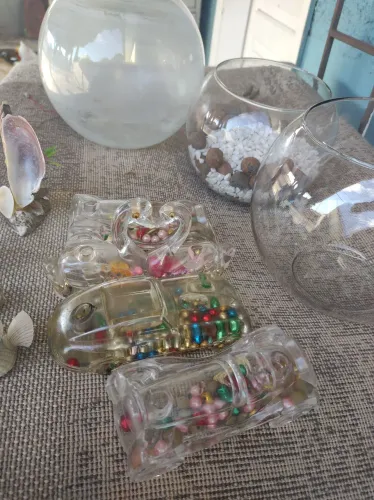 Aquários mais enfeites. 30 reais.