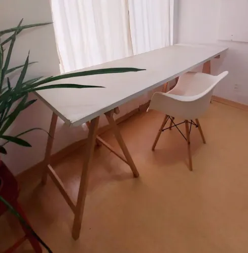 Mesa com pés cavaletes (210x70cm) - Ideal para Home Office ou Ateliê