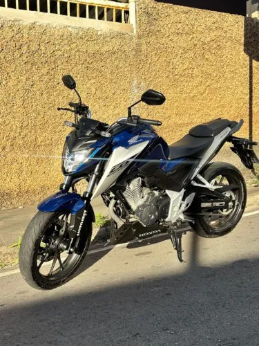 Vendo CB300 com ABS nova e único dono.Valor 25.500,00