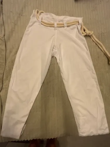 Calça capoeira com cordão branco 