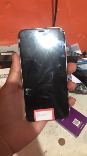 iphone 8 plus, e um 11, leia descrição