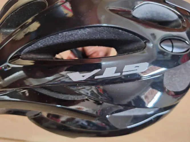 Capacete e bermuda com forro térmico 