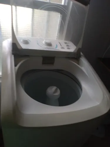 Maquina de lavar com pequeno defeito. Só não está centrifugando.