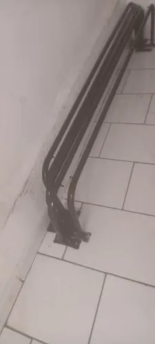 Arara de parede preta total 8