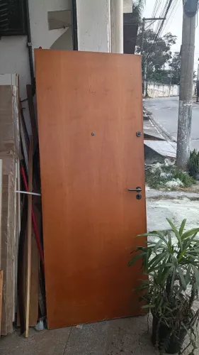 Porta de apartamento em 2 cores