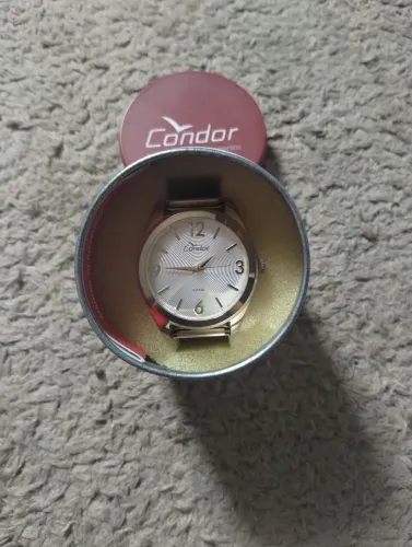 Relógio da marca Condor.