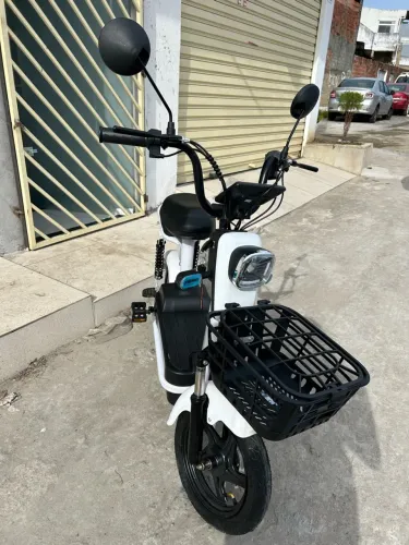 Scooter elétrica 500w no plástico