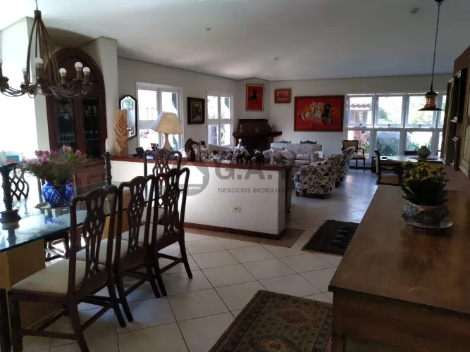 Residência em condomínio com 4 suítes, 3 salas e 6 vagas - Vivendas do Lago, Sorocaba-SP!