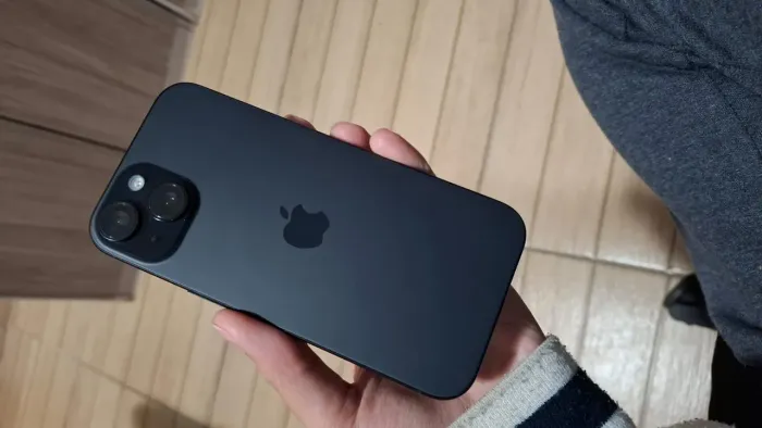 iPhone 15 128GB preto, impecável, com caixa e cabo originais