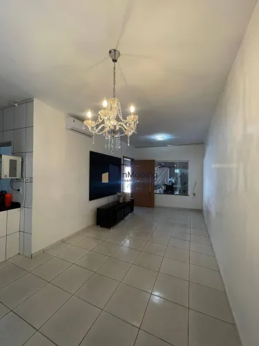 Casa com 3 quartos, rica em armários