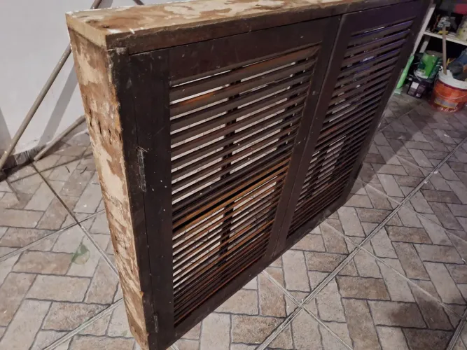 Janela de madeira maciça 1,20x1,00