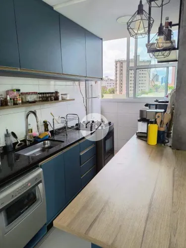 Apartamento 2 dormitórios (1 vaga) na Vila Guiomar Frente, porcelanato