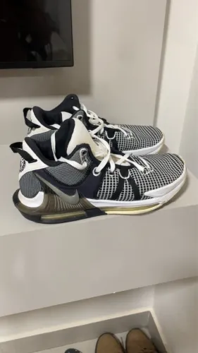 Basqueteira Nike LeBron VII original - Tamanho 41