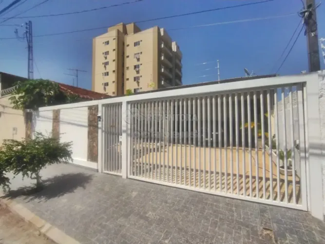 Casa no Vila Sinibaldi de 03 dormitorios