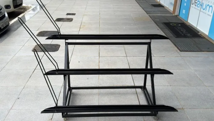 EXPOSITOR DE BICICLETAS COM 3 E 1 UNIDADES