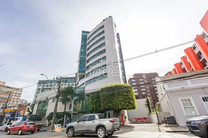 Sala comercial com 42m² priv. No melhor do Batel, em frente ao Castelo do Batel! Portaria