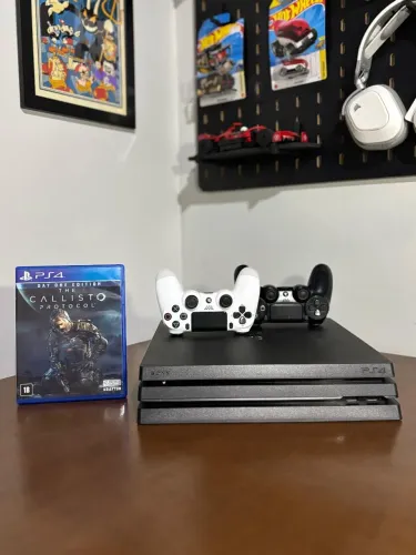 PS4 Pro 1TB Impecável + 2 Controles + 1 Jogo